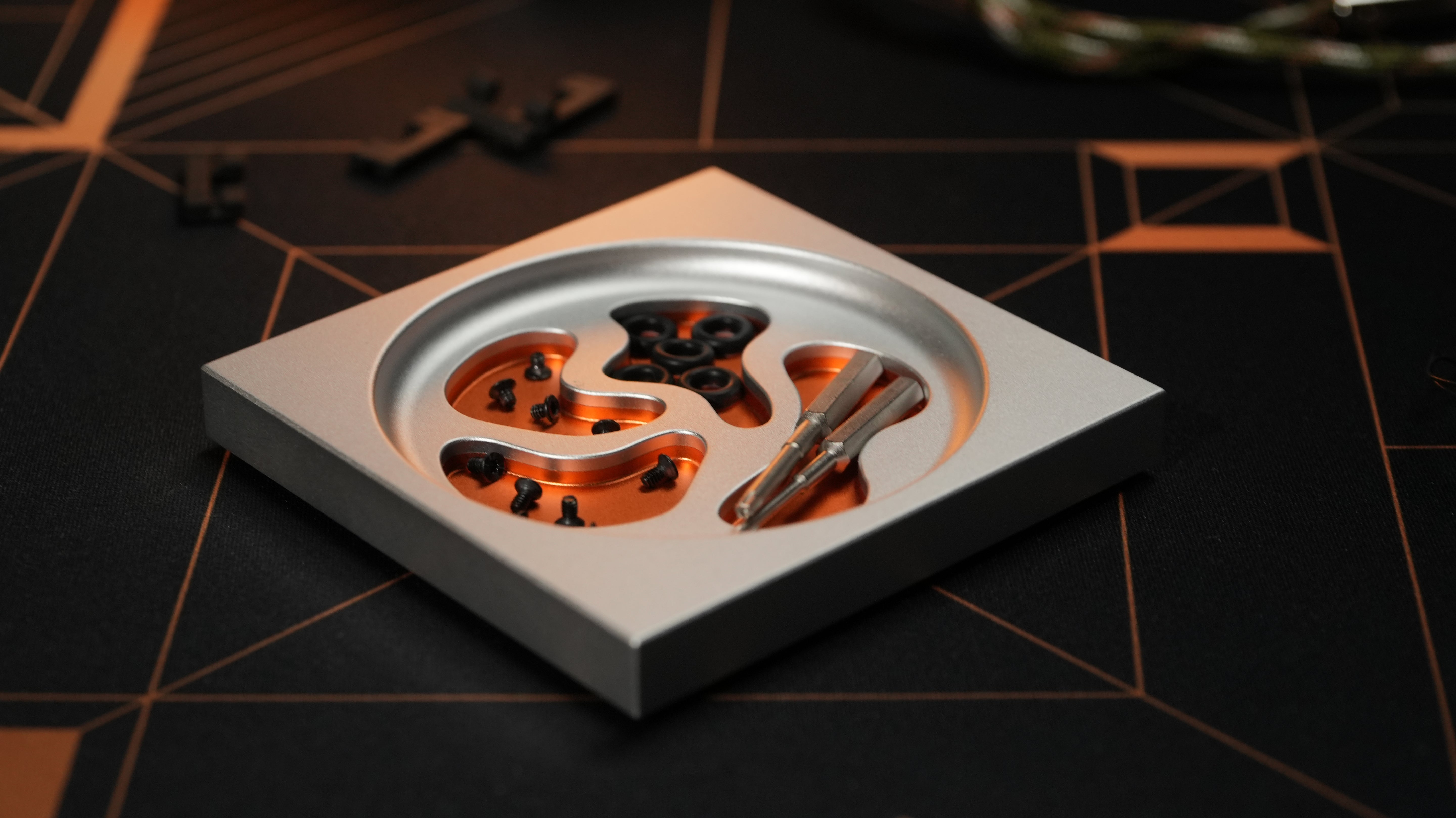 LUMINKEY Nova Flow-Screw Tray