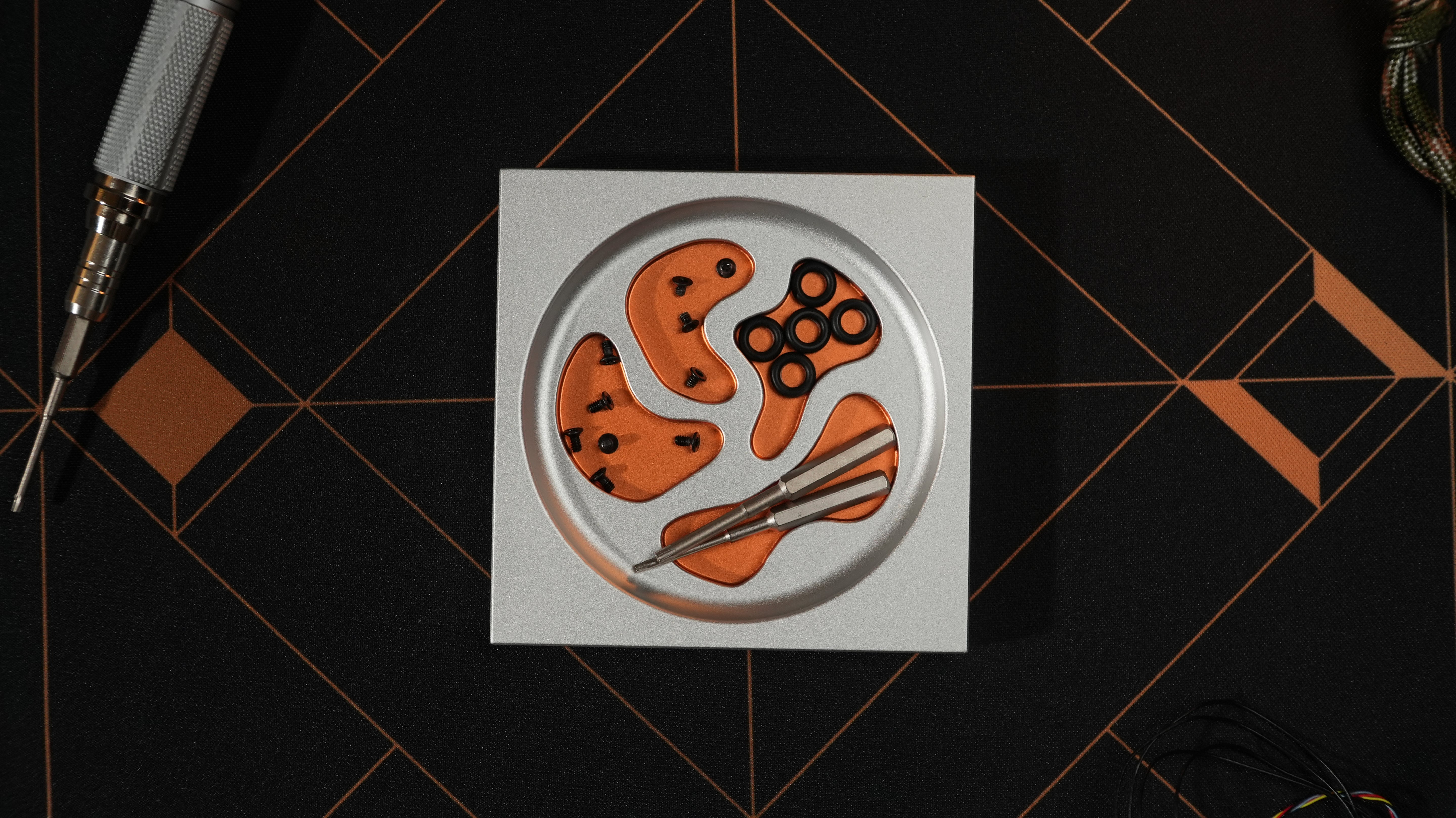 LUMINKEY Nova Flow-Screw Tray